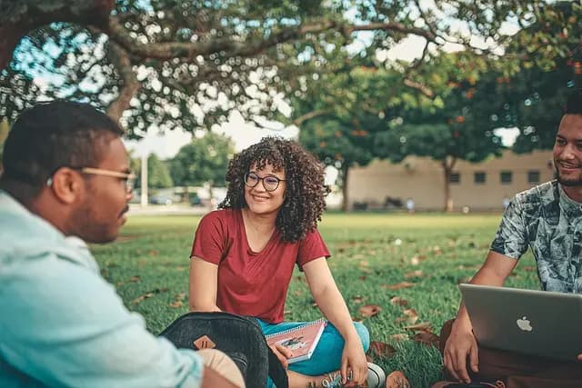 Come Risparmiare Sulle Spese Universitarie: 10 Consigli Pratici