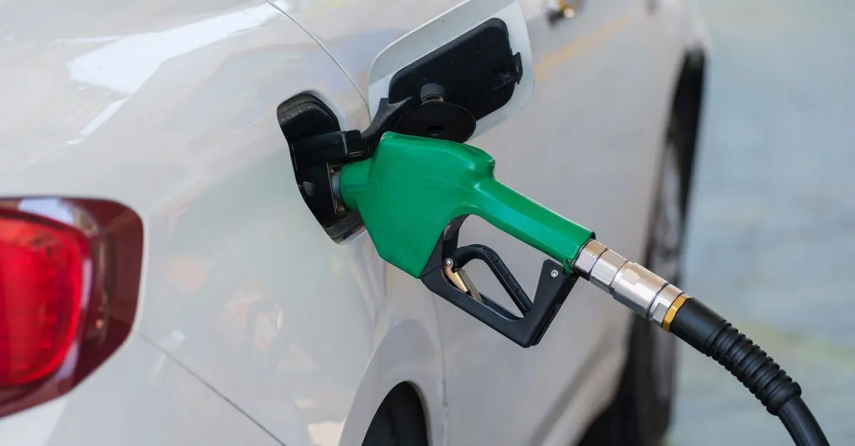 Come Risparmiare sul Carburante: Consigli Pratici