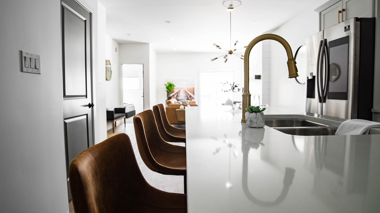 Come Risparmiare sulle Spese Domestiche: 10 Suggerimenti Utili